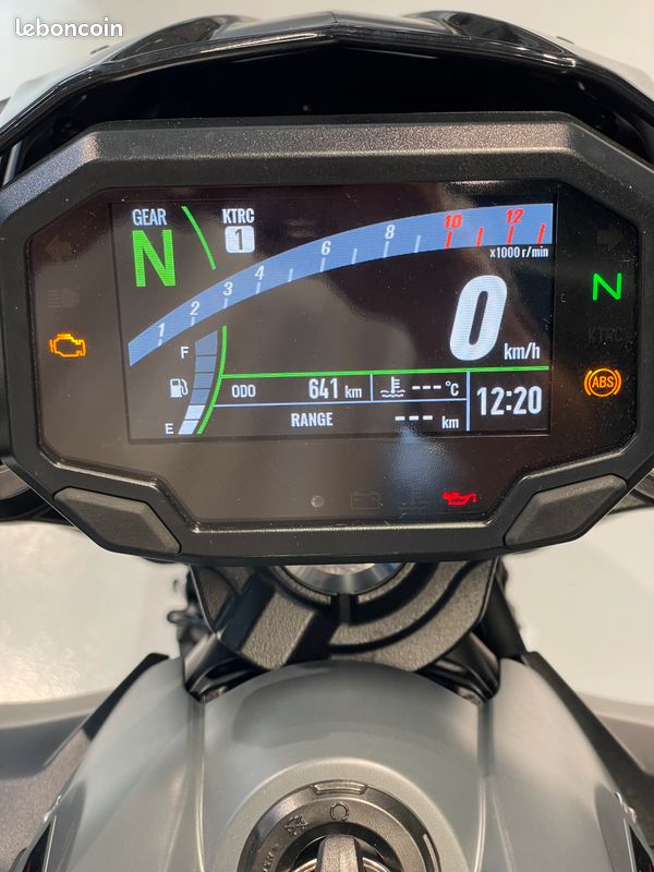 KAWASAKI Z 650 bridé jeune permis A2