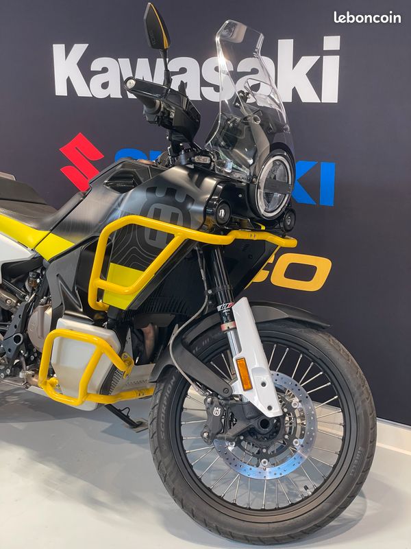 HUSQVARNA NORDEN 901 AKRAPOVIC