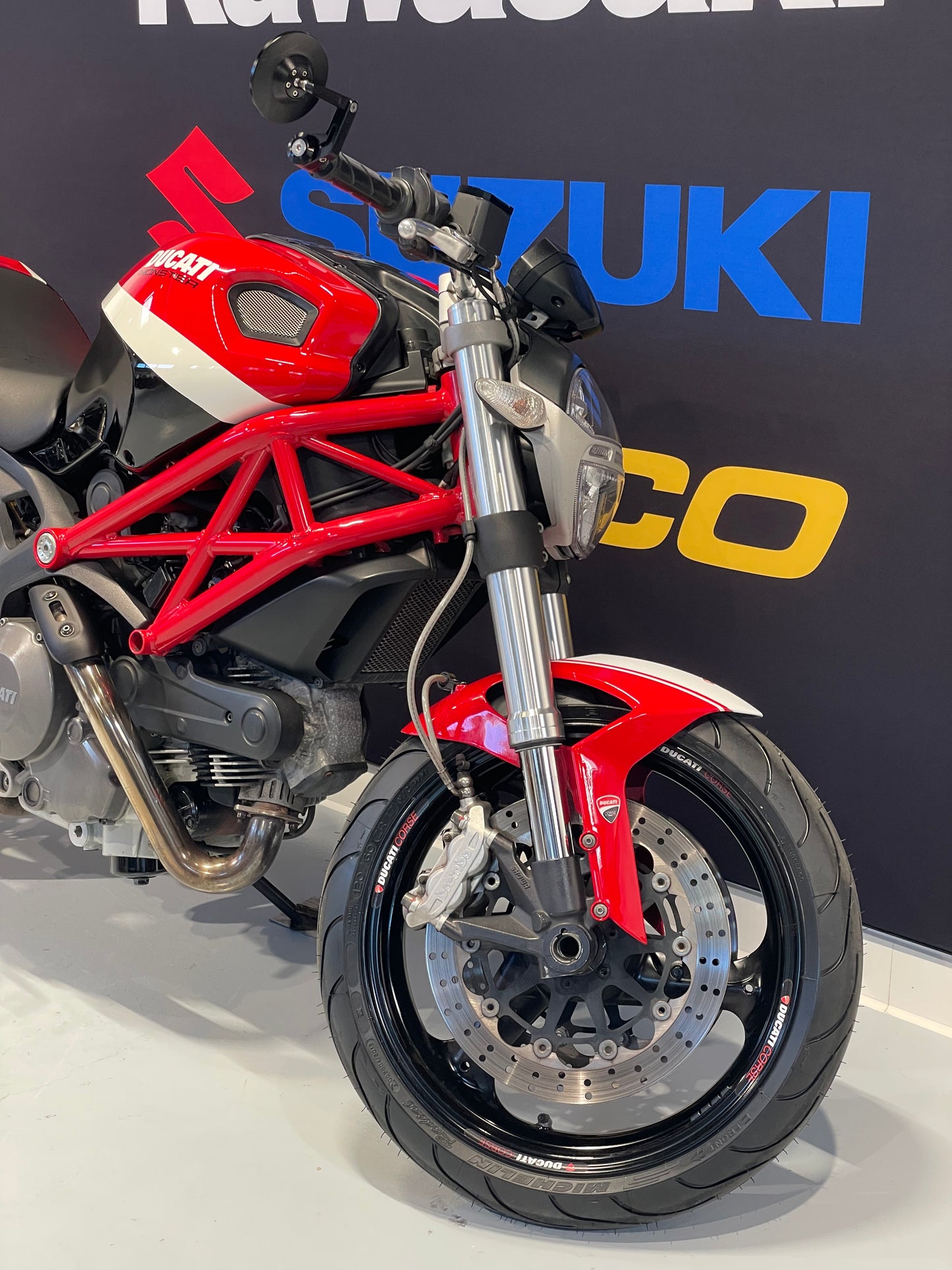 DUCATI MONSTER 696