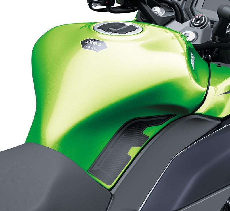 Protection de réservoir latérale Kawasaki – Motos Dario Colmar