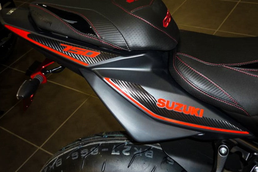 KIT DECO SUZUKI GSR 750 CARBONE ROUGE