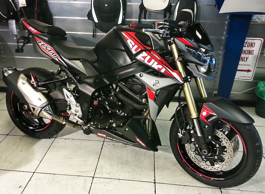 KIT DECO SUZUKI GSR 750 ECSTAR GP ROUGE