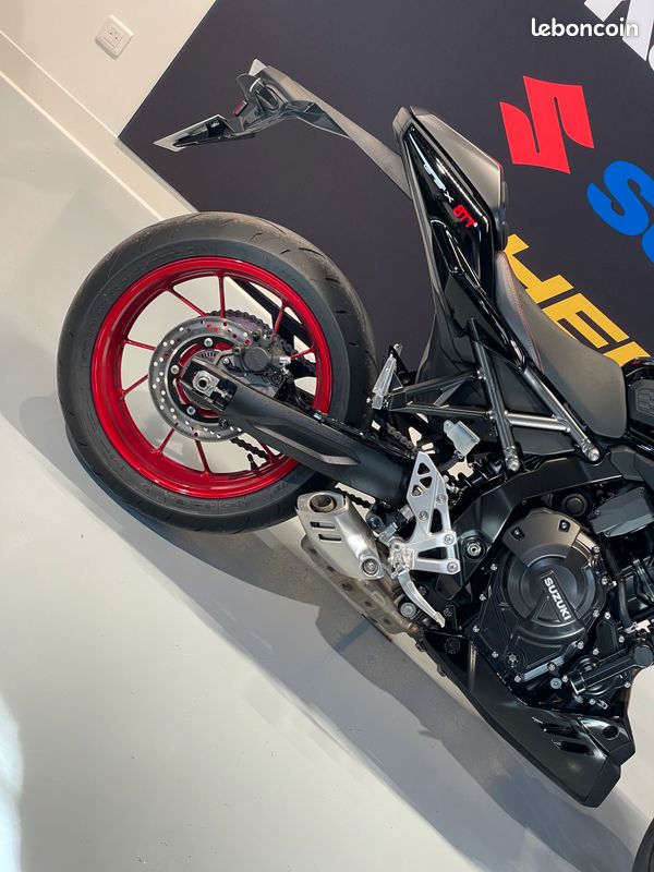 SUZUKI GSX-8TT