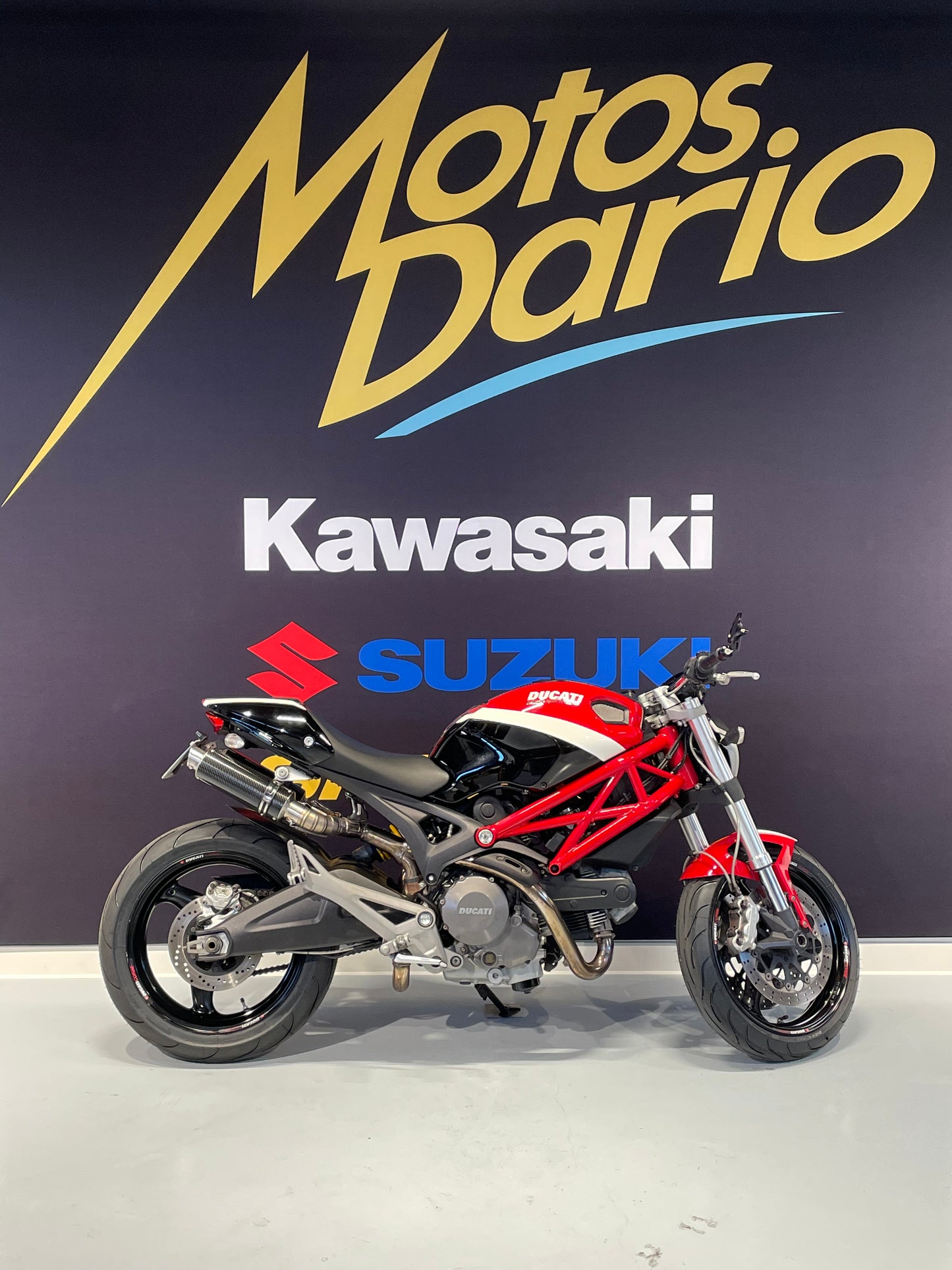 DUCATI MONSTER 696