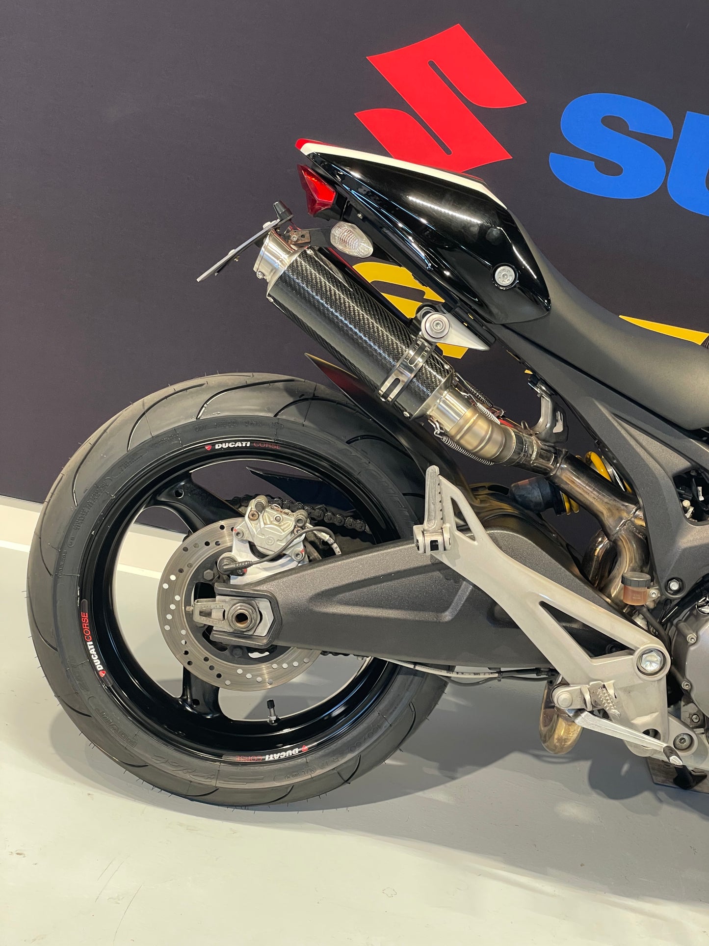 DUCATI MONSTER 696