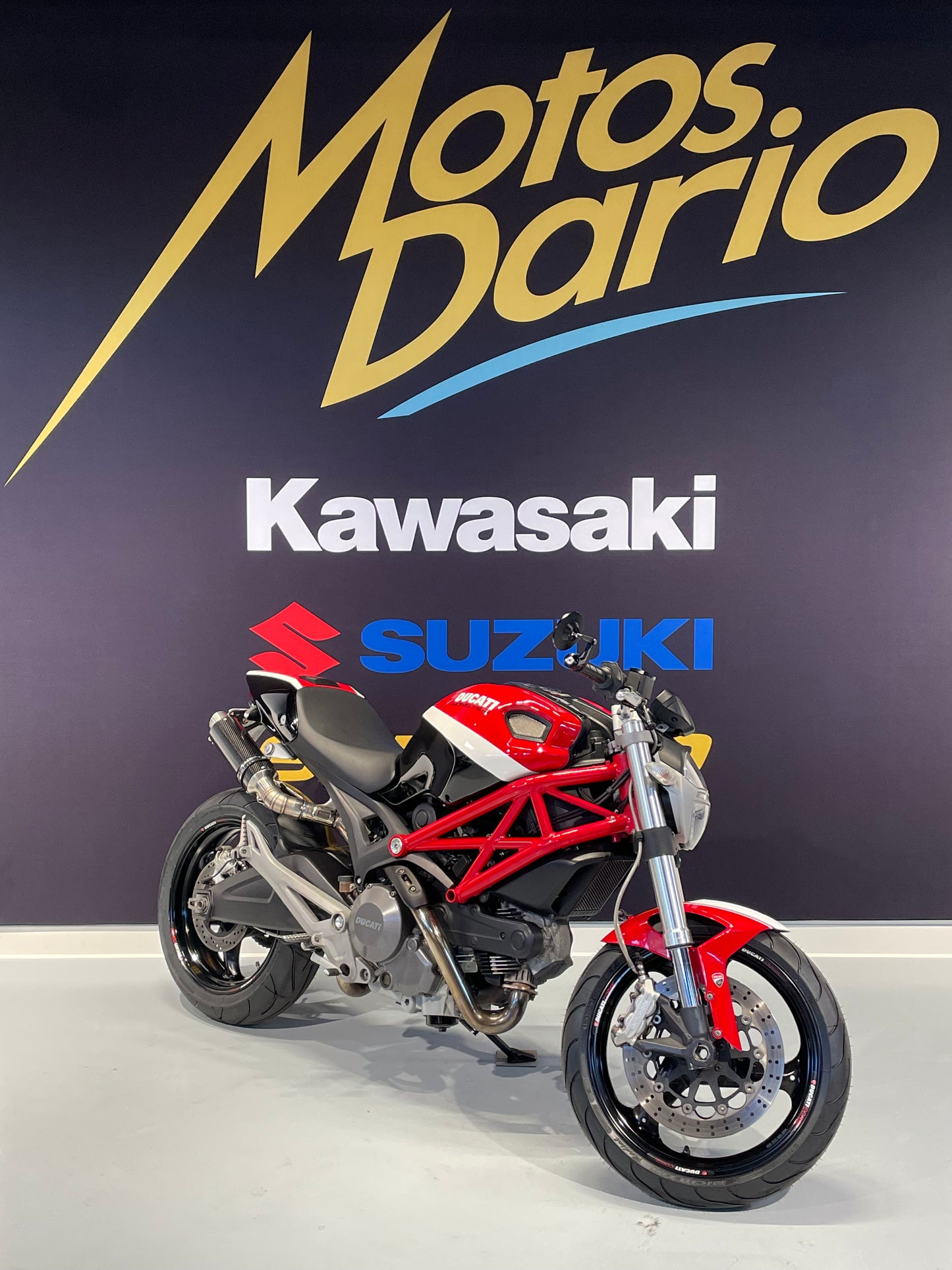 DUCATI MONSTER 696