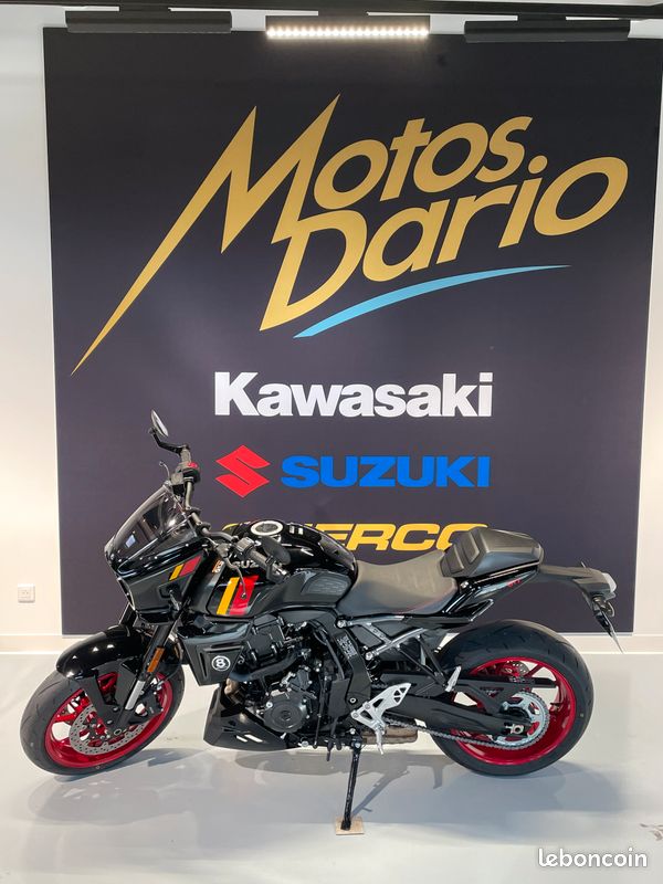 SUZUKI GSX-8TT