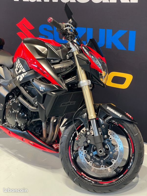 SUZUKI GSR 750 YOSHIMURA EDITION