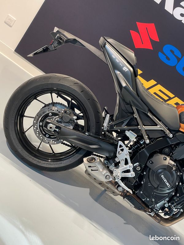 SUZUKI GSX-8T bridée jeune permis
