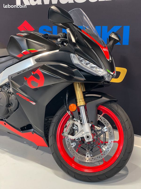 APRILIA RSV4 1100 Akrapovic