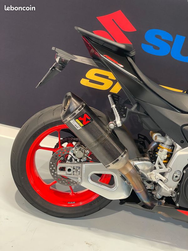 APRILIA RSV4 1100 Akrapovic