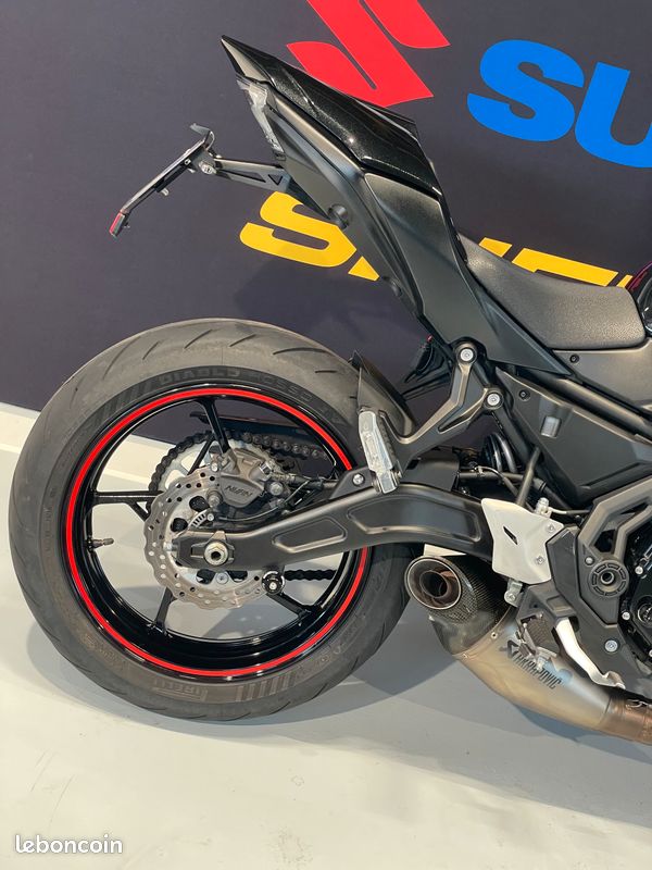 KAWASAKI Z650 PERFORMANCE Akrapovic bridée jeune permis A2