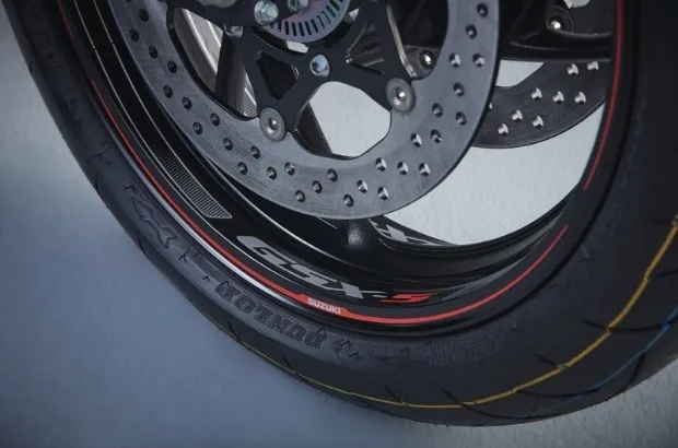 STICKERS FOND JANTE GSX-S SUZUKI