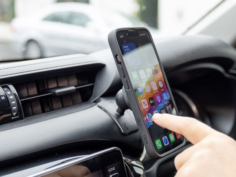 Support de smartphone QUAD LOCK tableau de bord