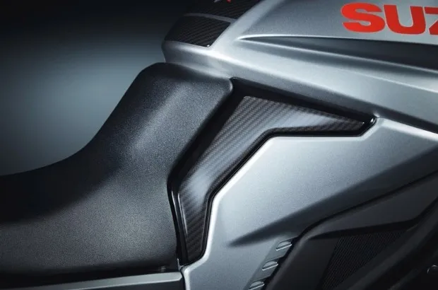 KIT STICKERS DE PROTECTION LATÉRALE - CARBONE SUZUKI